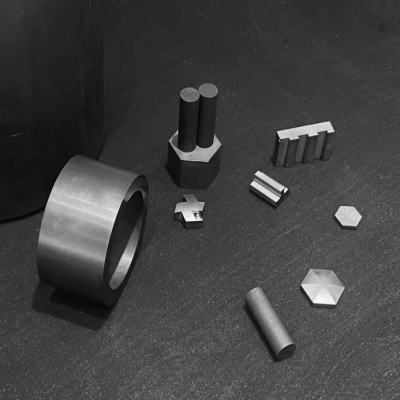 Hot-pressed profiled boron carbide ceramics 